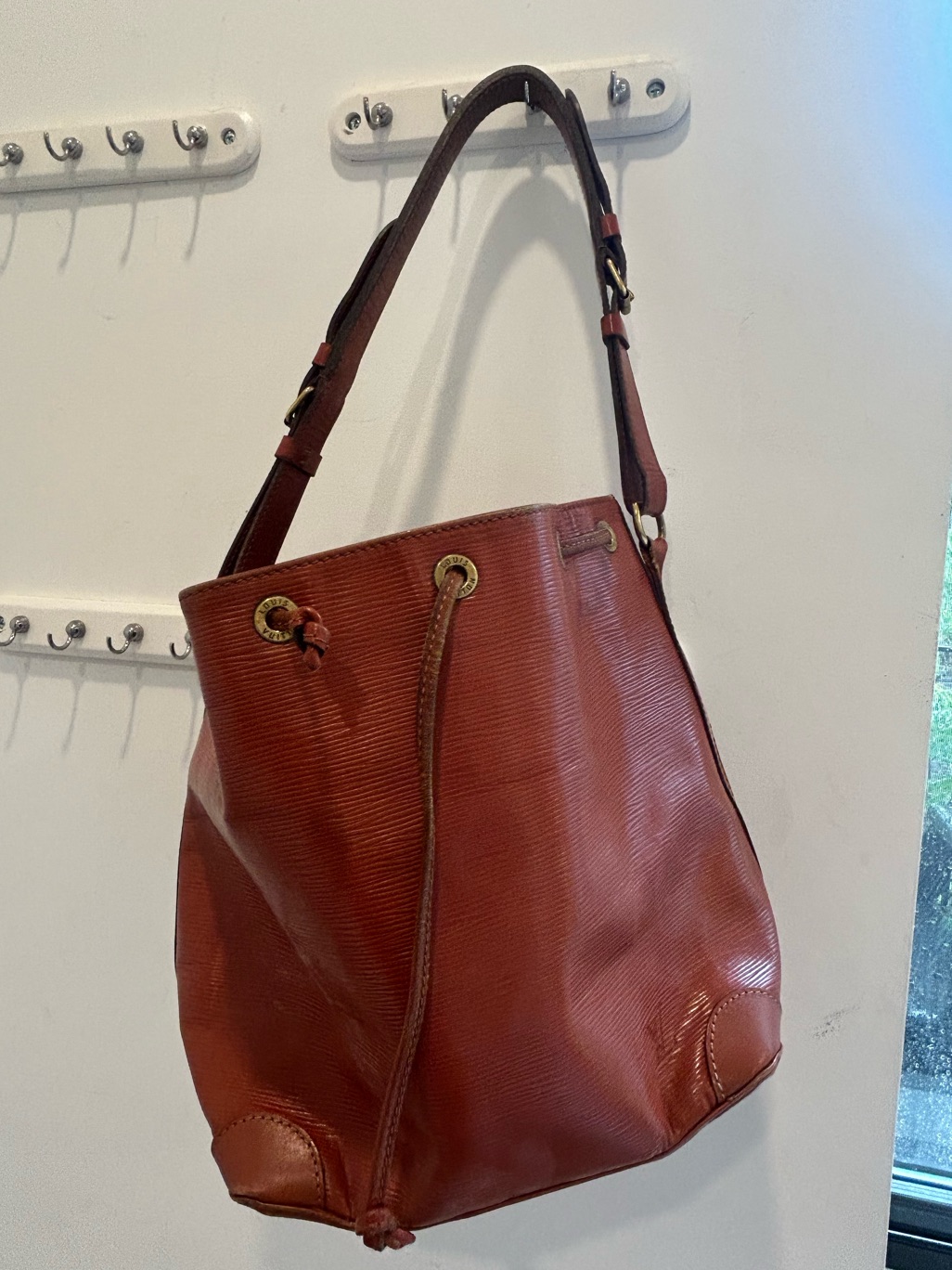 Noe Bucket - Louis Vuitton Structured Leather Drawstring Shoulder Bag